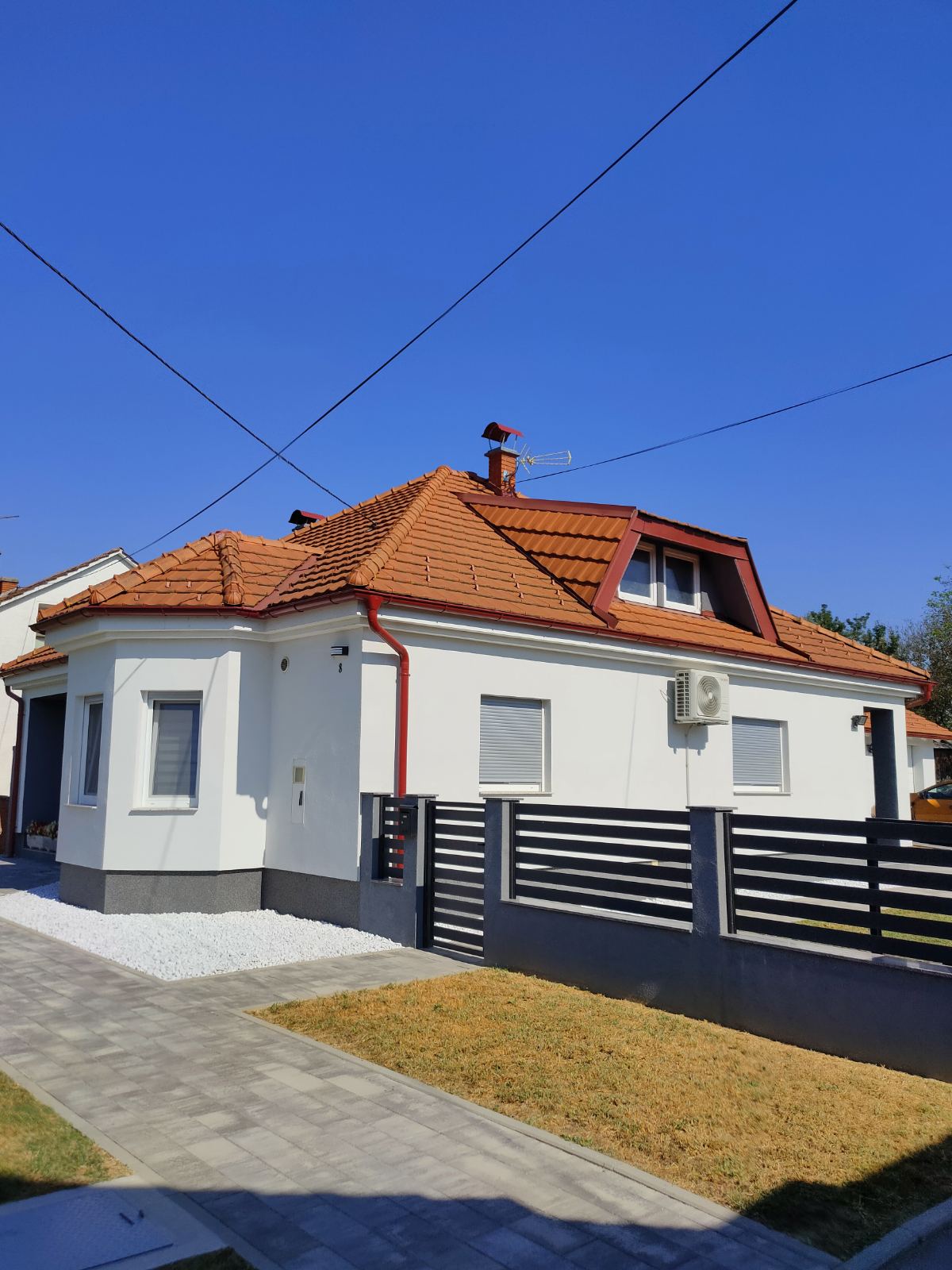 Kuća i ograda